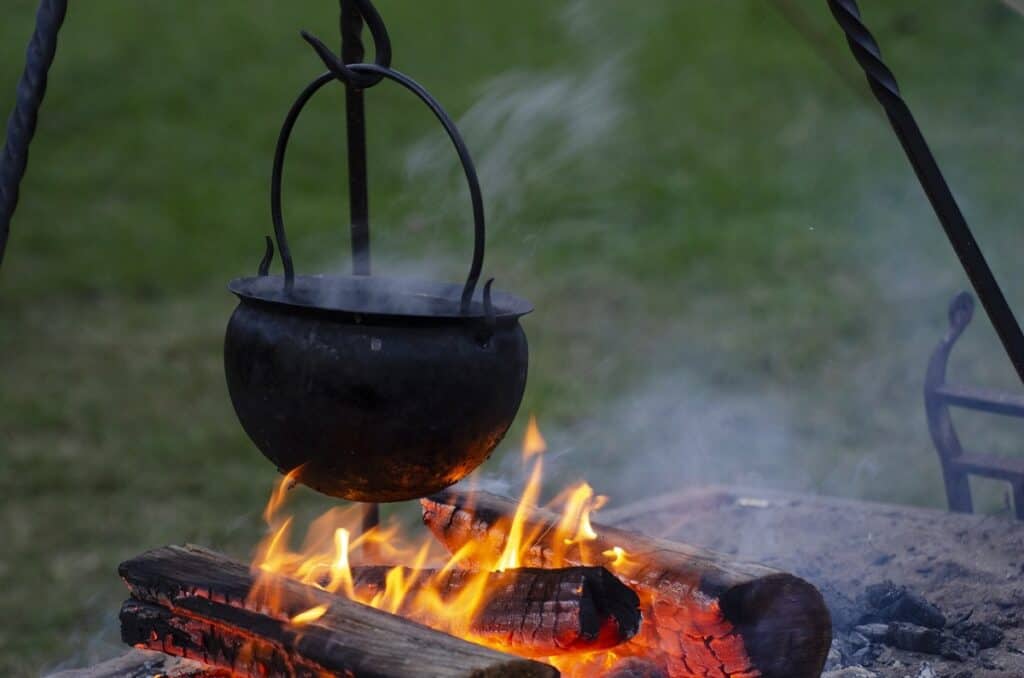 Boil water on campfire